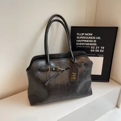 RETRO COMMUTING HANDBAG